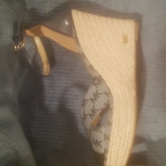 EUC MK espadrilles - Picture 7 of 11